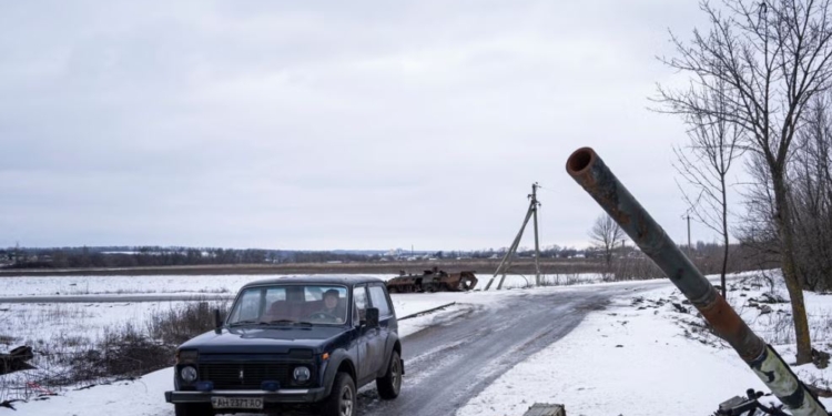 Лондон передасть Україні списані авто, які хотіли утилізувати