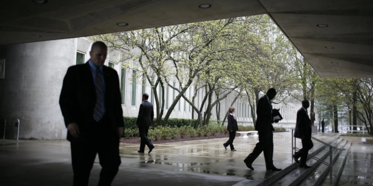 Бази ЦРУ в Україні є. Скільки їх, і як спецслужба США взаємодіє з українцями