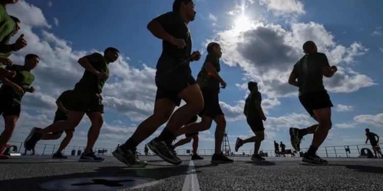Японія вводить нові правила для військовослужбовців – дозволила довше волося і тату. Чому саме зараз