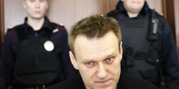 Розтин покаже? Тіло Навального знайшлося, на ньому синці