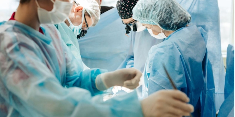 В Україні вперше видалили злоякісну пухлину серця. Пацієнт – військовий. Як це було (ФОТО)