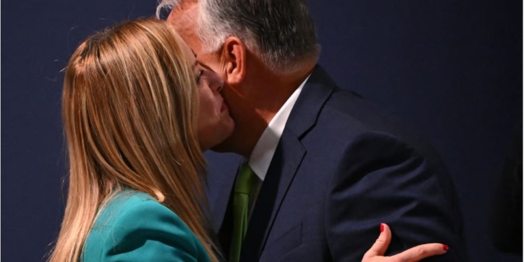 Вино і жінка. Як західні політики “танцювали” навколо Орбана заради допомоги Україні