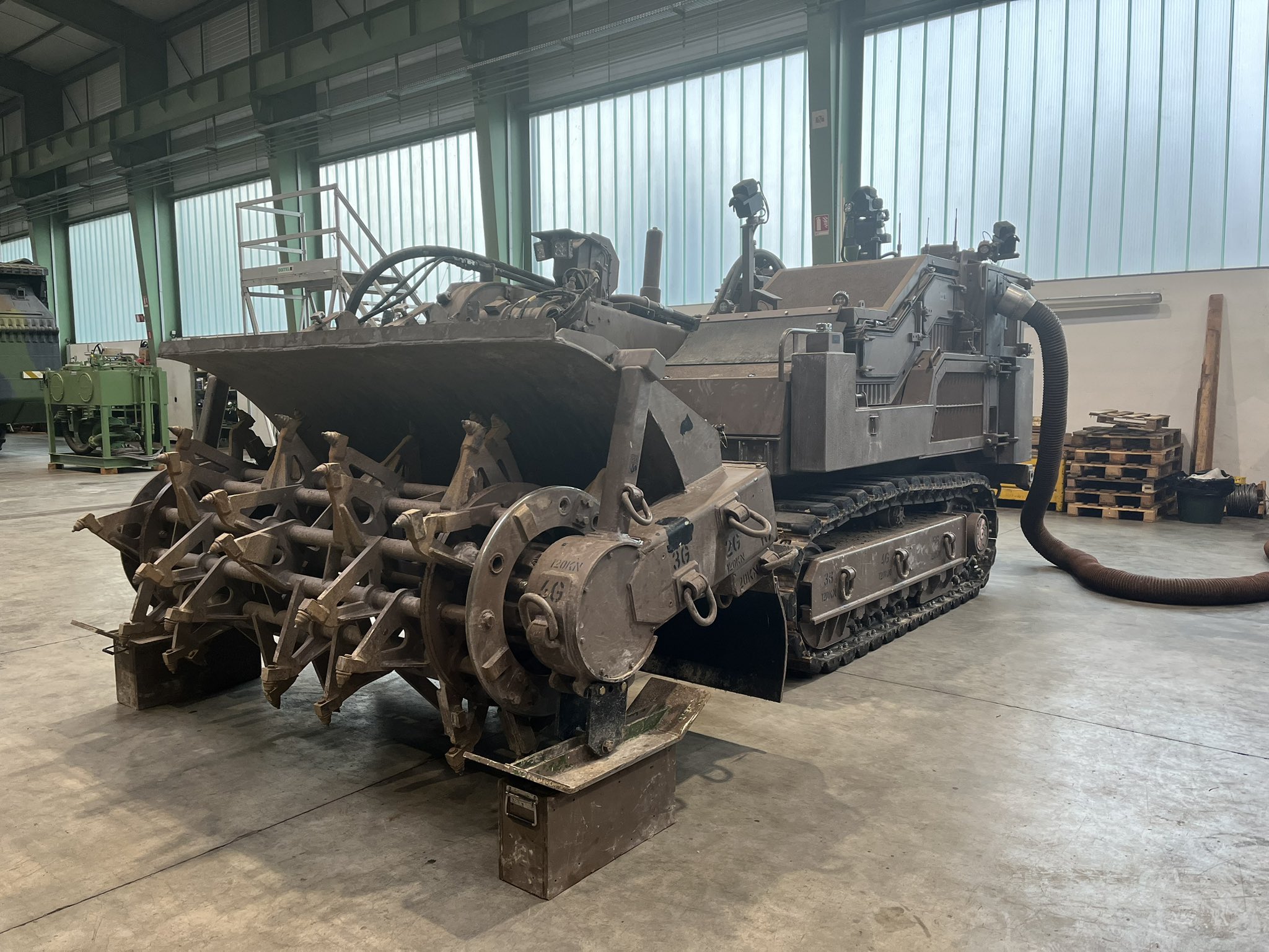 Україна отримає унікальні французькі самохідні пороми. Це дійсно чудо-машини (ФОТО, ВІДЕО)