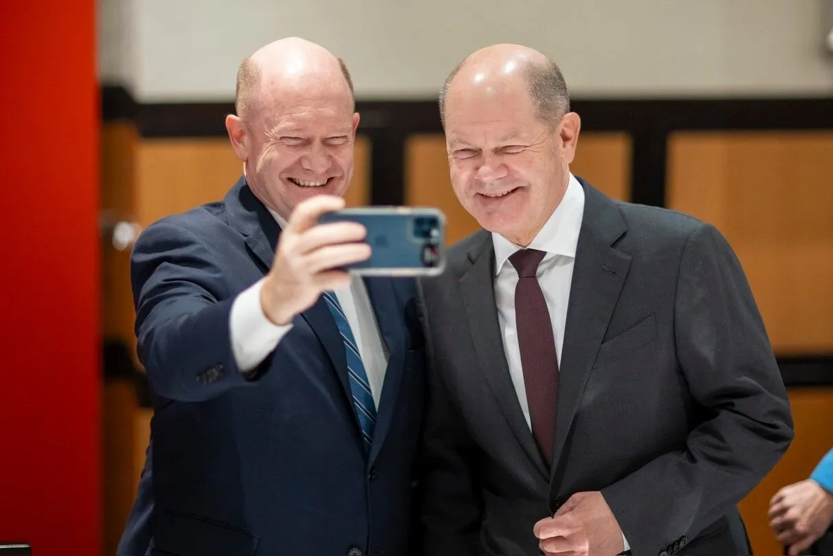 Шольц в Конгресі США зустрівся зі своїм “двійником” (ФОТО)