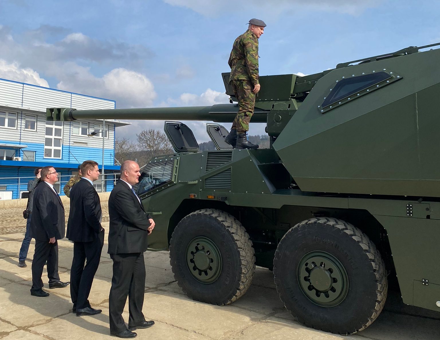 Нідерланди замовили для України дев’ять новітніх чеських самохідок (ВІДЕО)