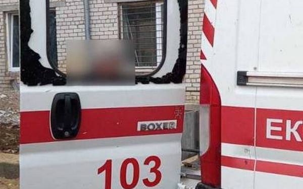 На Миколаївщині під російський обстріл потрапила карета швидкої допомоги: постраждала лікарка (ФОТО)