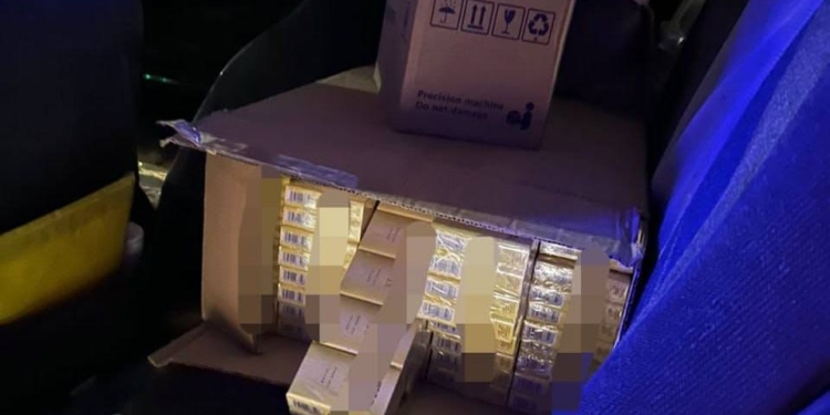 У Миколаєві патрульні зупинили водія, який перевозив майже 500 пачок цигарок без акцизу