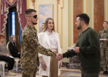 Зеленський вручив ще 30 сертифікатів на житло Героям України та членам сімей загиблих Героїв (ФОТО, ВІДЕО)