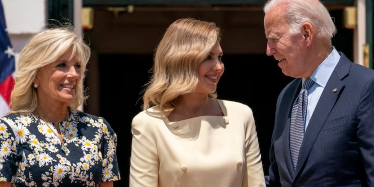 Олена Зеленська відмовилась від присутності на промові Байдена, щоб не сидіти поруч з Юлією Навальною, – The Washington Post