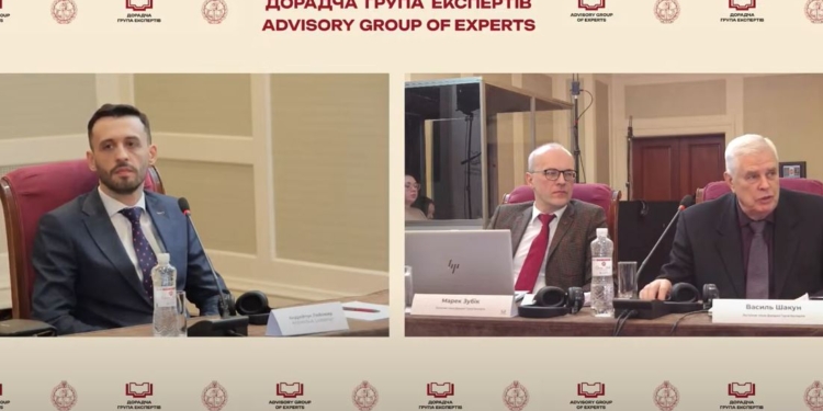 Скандал. Кандидат на посаду судді Конституційного суду не зміг назвати, коли її прийняли (ВІДЕО)