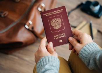 У Латвії прийняли перші три розпорядження щодо виїзду громадян Росії, які не отримали нові посвідки на проживання