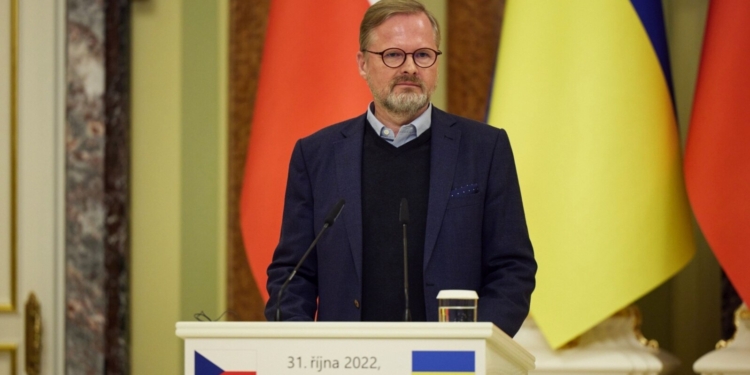 Чехія з країнами-партнерами зібрала кошти для закупівлі 300 тис.артснарядів для України