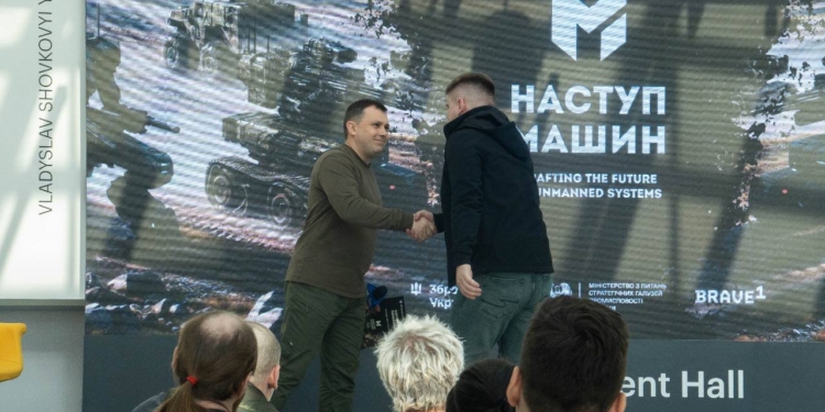12 переможців першого Хакатону Міноборони «Наступ машин» отримали по 10 тисяч доларів
