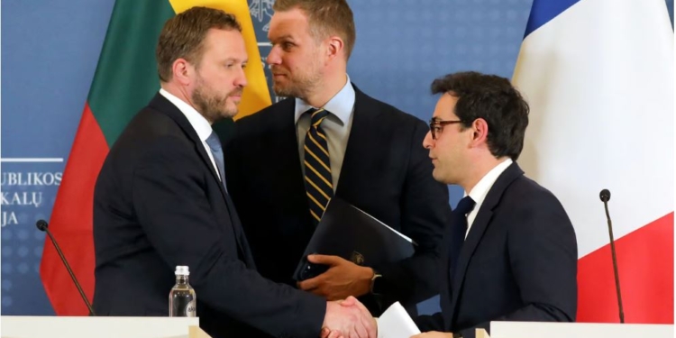 Франція збирає союзників по введенню іноземних військ в Україну. Хто за, хто проти