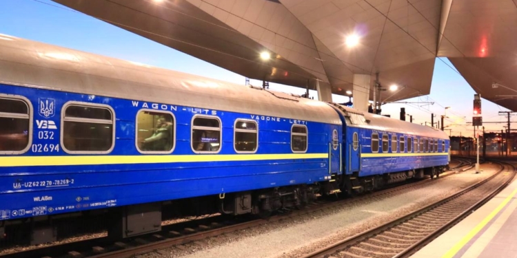 За тиждень Укрзалізниця почне продаж квитків до Австрії та Угорщини онлайн