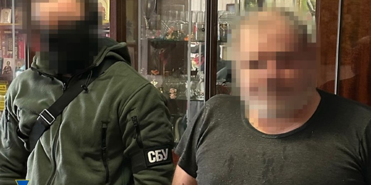 СБУ затримала у Миколаєві інформатора ФСБ – він шпигував за колонами ЗСУ (ФОТО)
