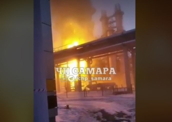 Безпілотники долетіли до Самарської області – горить НПЗ у Сизрані (ВІДЕО)