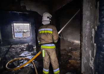 У Воскресенському на Миколаївщині врятували чоловіка з палаючого будинку