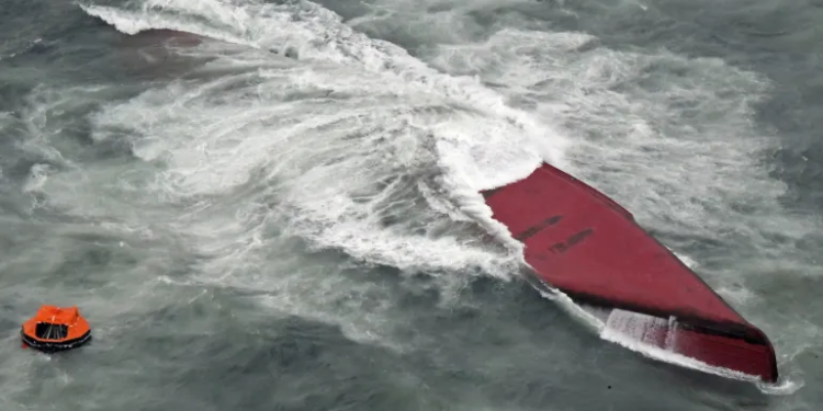 Поблизу Японії зазнав аварії танкер з 980 тонн акрилової кислоти