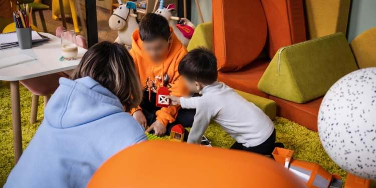 В Україну вдалося повернути з ТОТ ще три сім’ї разом з дітьми (ФОТО)