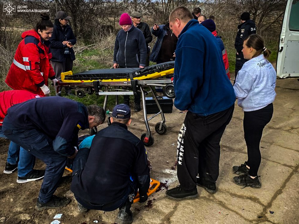 У Снігурівці сталася ДТП, постраждалому допомогли рятувальники з Чернігівщини (ФОТО) 3