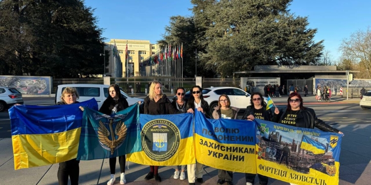 У Женеві перед Палацом Націй ООН пройшла акція на підтримку українських військовополонених (ФОТО)