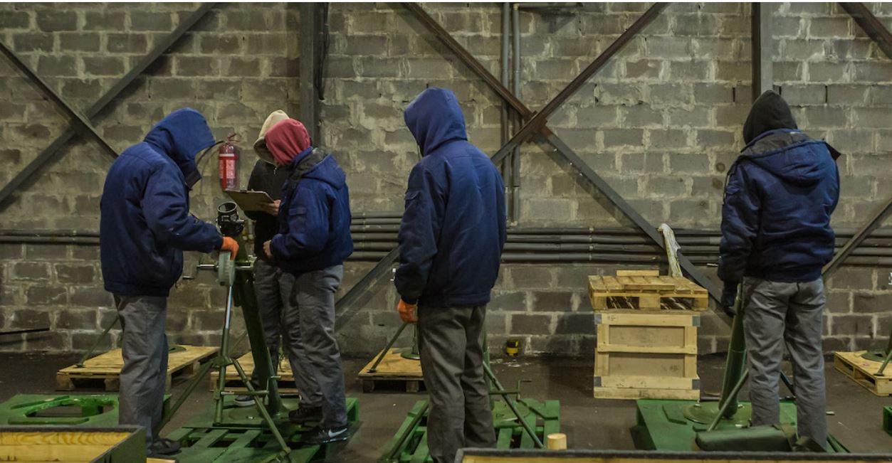 Україна в рази збільшила виробництво зброї і боєприпасів, хоч змушена ховатися, – The Washington Post