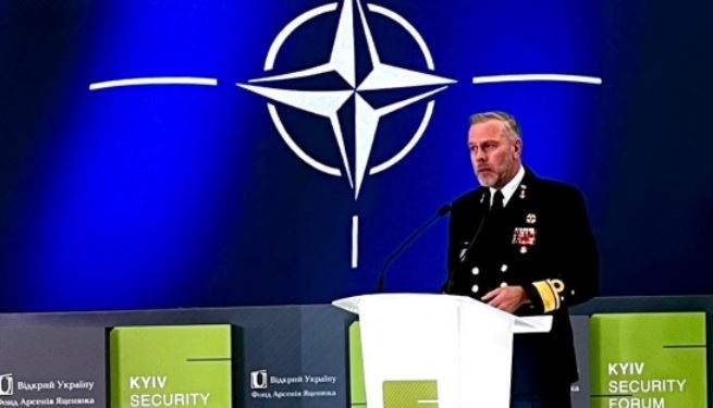 “Шведський прапор буде не єдиним синьо-жовтим прапором у штаб-квартирі НАТО”, – колова комітету Альянсу в Києві