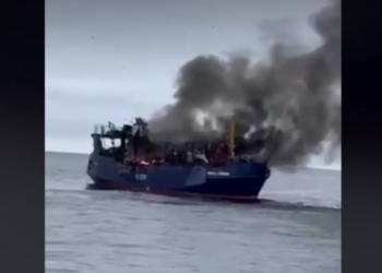 Російський траулер у Балтійському морі затонув після влучання ракети на навчанні (ВІДЕО)