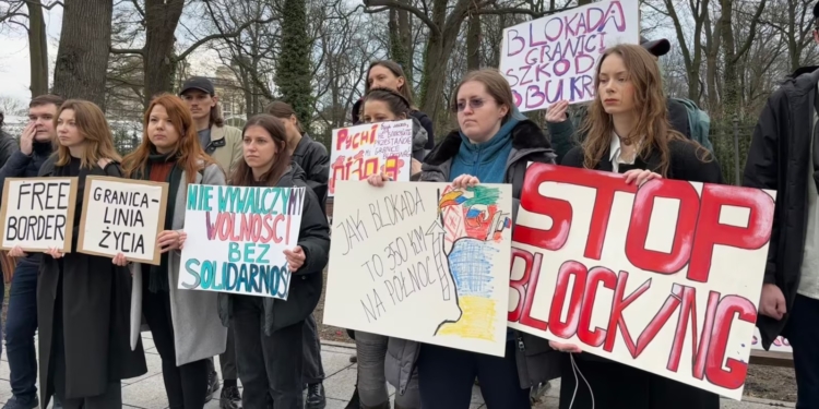 «Кордон – лінія життя»: у Варшаві протестували проти блокування українського кордону (ФОТО)