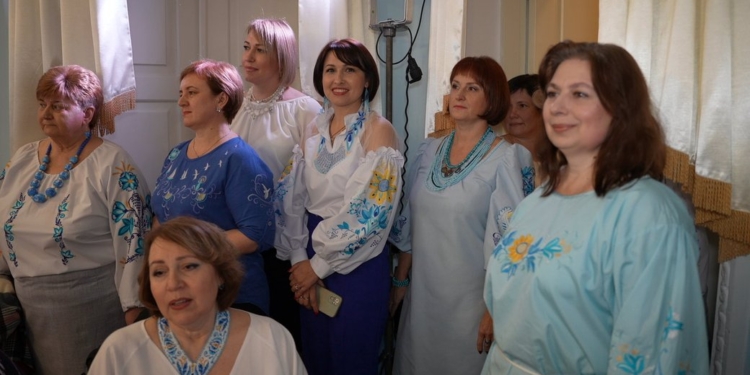 У Миколаєві презентували вишиванки з елементами таврійського розпису (ВІДЕО)