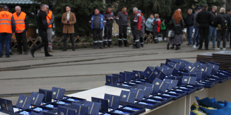 У Миколаєві вручили відзнаки за оборону колективам комунальних підприємств, лікарень і навчальних закладів (ФОТО)