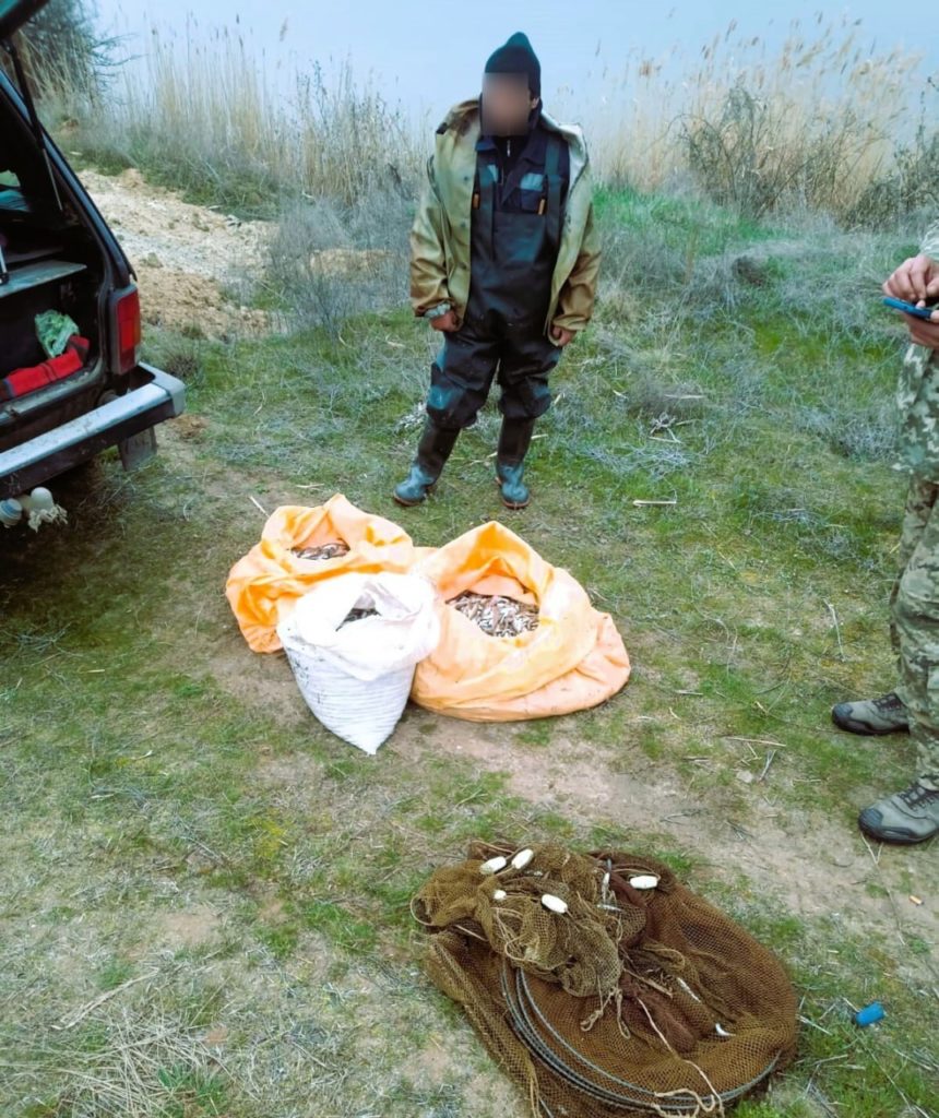 На Березанському лимані Миколаївщині затримано браконьєра, який незаконним виловом риби наніс збитки на 840 тис.грн. (ФОТО) 1