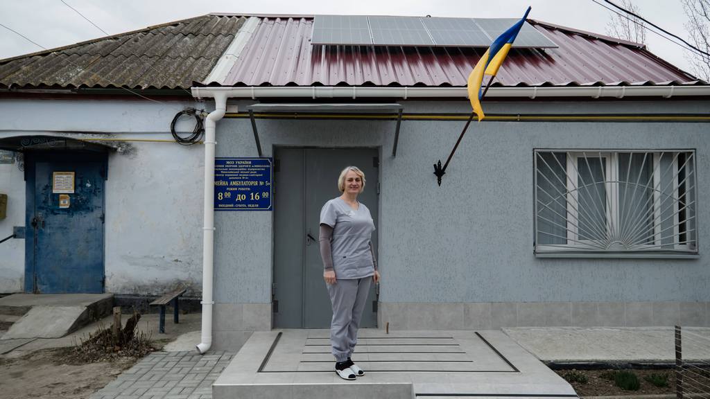 На даху амбулаторії у Малій Коренисі встановили гібридну сонячну станцію (ФОТО) 3