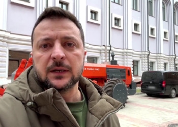 «Дякую, що не дозволяєте перетворити нашу землю на зону російської присутності»: вечірнє звернення Зеленський записав на Сумщині (ВІДЕО)