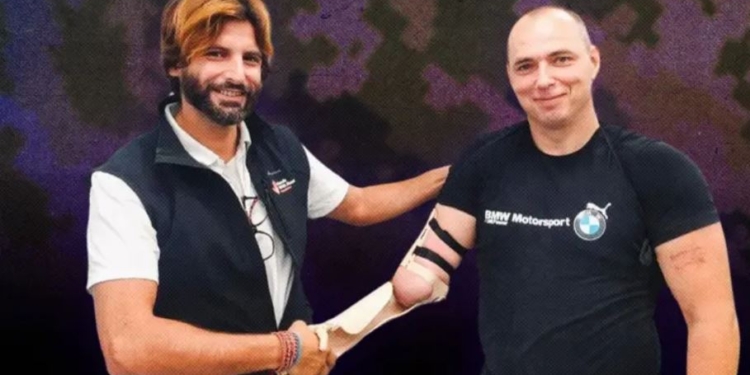 В українській медицині такої спеціальності немає. Відомий на весь світ остеопат лікує бійців у Львові (ФОТО)