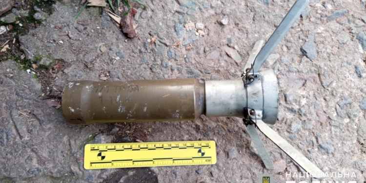 Затиснув вибуховий пристрій у тиски і намагався розібрати: в поліції Миколаївщини розповіли подробиці вчорашнього трагічного випадку у Снігурівці (ФОТО)