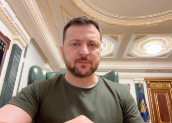 За тиждень – майже 400 керованих авіабомб, понад 50 «шахедів» і 40 ракет, – Зеленський про російський терор (ВІДЕО)