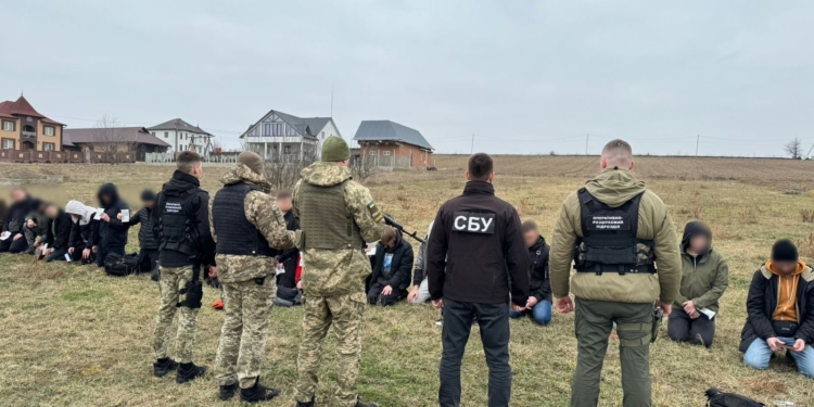 Рейс за €340 тис. – 34 ухилянта заплатили водію за проїзд по €10 тис., але вийшли раніше (ФОТО, ВІДЕО)