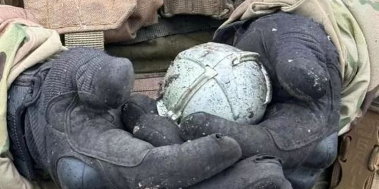 Попередьте дітей. Загарбники скидають осколкові авіабомби, схожі на маленькі сріблясті м’ячики