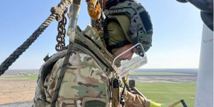 На Миколаївщині на висоті 55 метрів демонтували бойову частину “шахеда”, що застряг у вітряку (ФОТО, ВІДЕО)