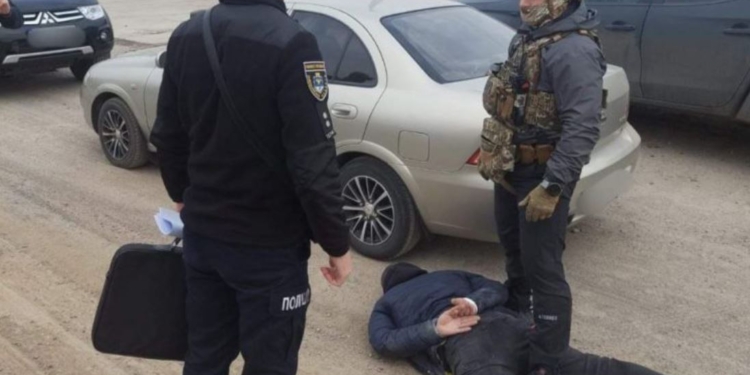 За збут зброї і вибухівки в Миколаєві затримали жителя Запоріжжя (ФОТО)