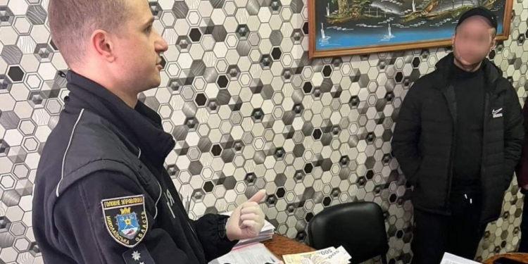 В Миколаєві затримали іноземця за спробу відкупитися після керування у стані сп’яніння (ФОТО)
