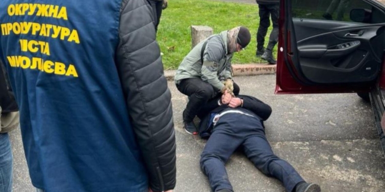 У Миколаєві взяли на хабарі службовця Держслужби з питань праці вимагав 50 тис. грн. (ФОТО)