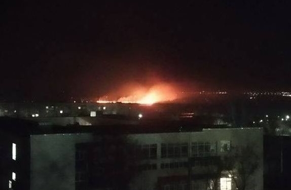 В Маріуполі рахують вибухи і виловлюють з води залишки літаків (ФОТО)