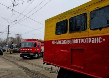 У Миколаєві після обстрілів повністю відновили рух трамваїв (ФОТО)
