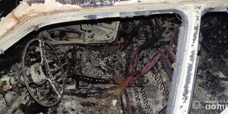 На Миколаївщині 2 молодика вкрали колеса, а щоб замести сліди – спалили авто (ФОТО)