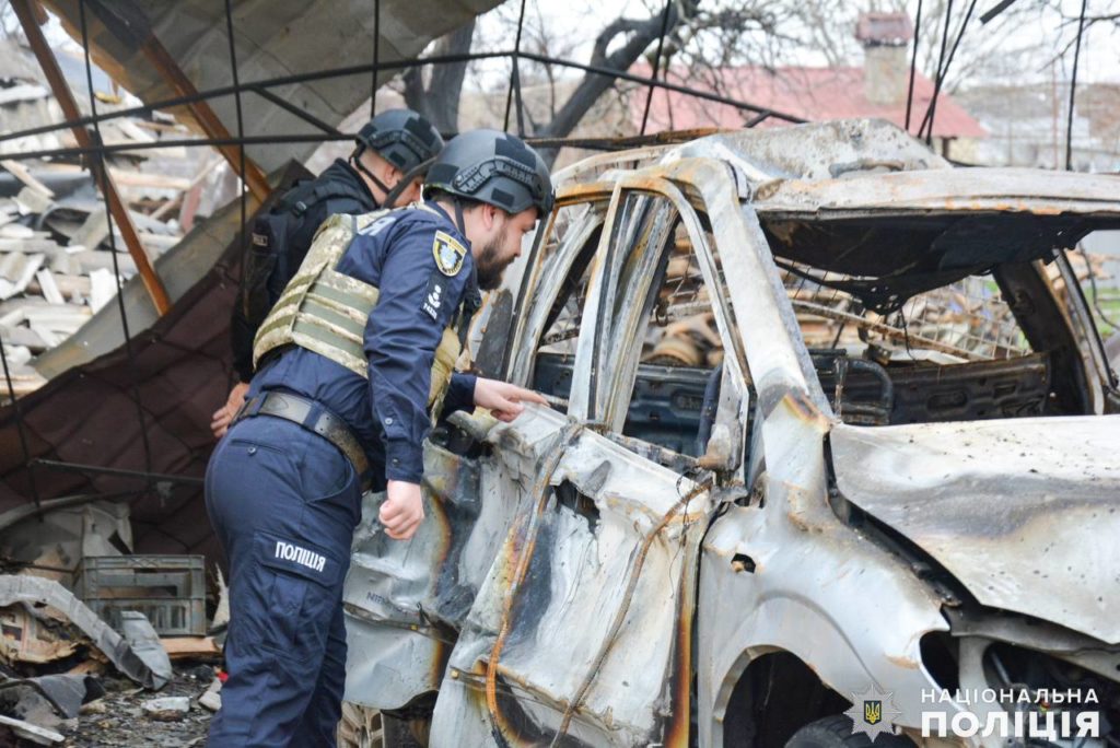 В поліції розповіли про руйнування в Миколаєві внаслідок падіння уламків дронів (ФОТО, ВІДЕО) 3