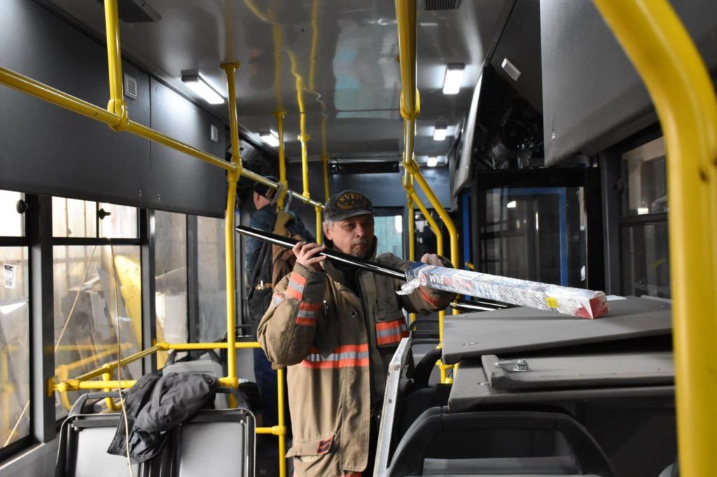 «Миколаївелектротранс» реконструює пошкоджений російськими обстрілами тролейбус під автономний хід до 20 км (ФОТО) 3