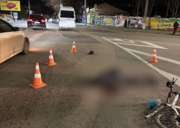 У Миколаєві маршрутка насмерть збила велосипедиста (ФОТО)
